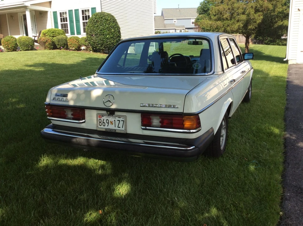 1983 Mercedes-Benz W123 Sedan - Image 5 of 31