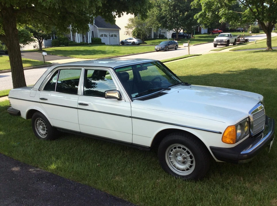 1983 Mercedes-Benz W123 Sedan - Image 7 of 31