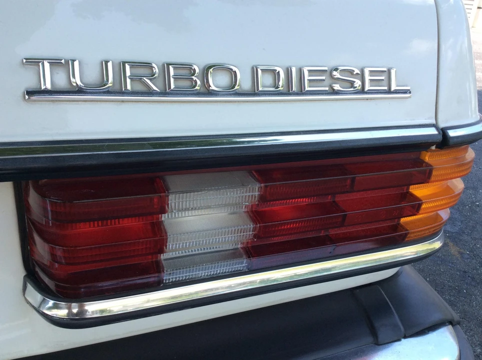 1983 Mercedes-Benz W123 Sedan - Image 27 of 31