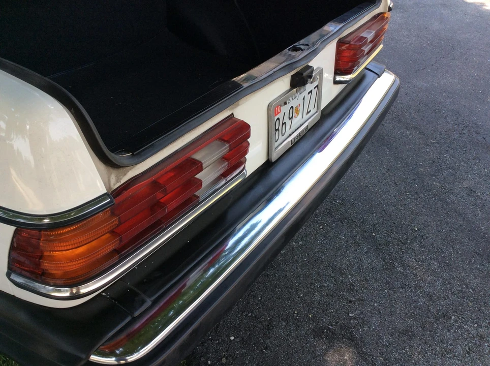 1983 Mercedes-Benz W123 Sedan - Image 23 of 31