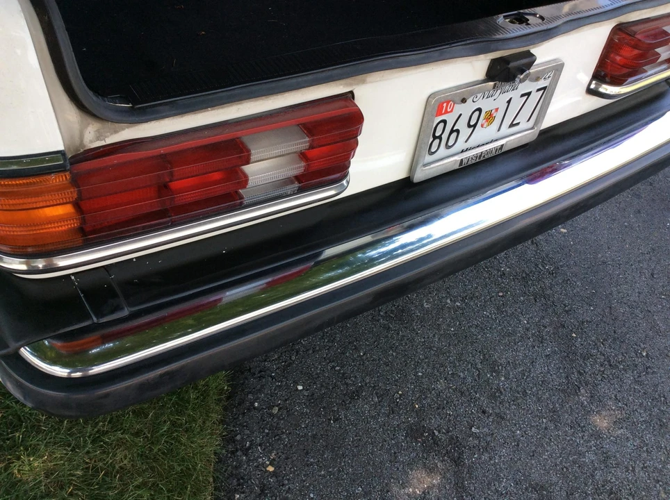 1983 Mercedes-Benz W123 Sedan - Image 24 of 31