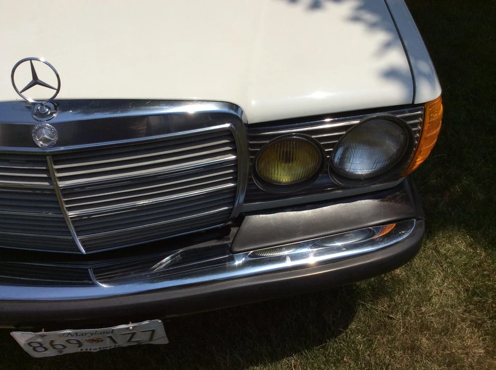 1983 Mercedes-Benz W123 Sedan - Image 20 of 31
