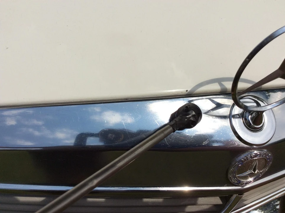 1983 Mercedes-Benz W123 Sedan - Image 29 of 31
