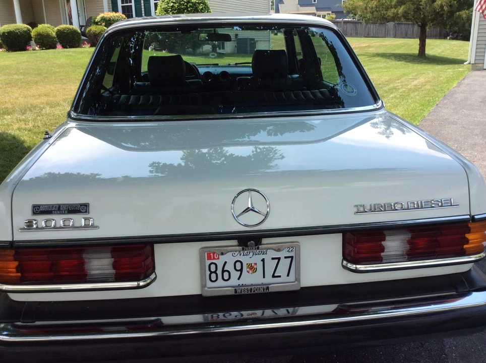 1983 Mercedes-Benz W123 Sedan - Image 13 of 31