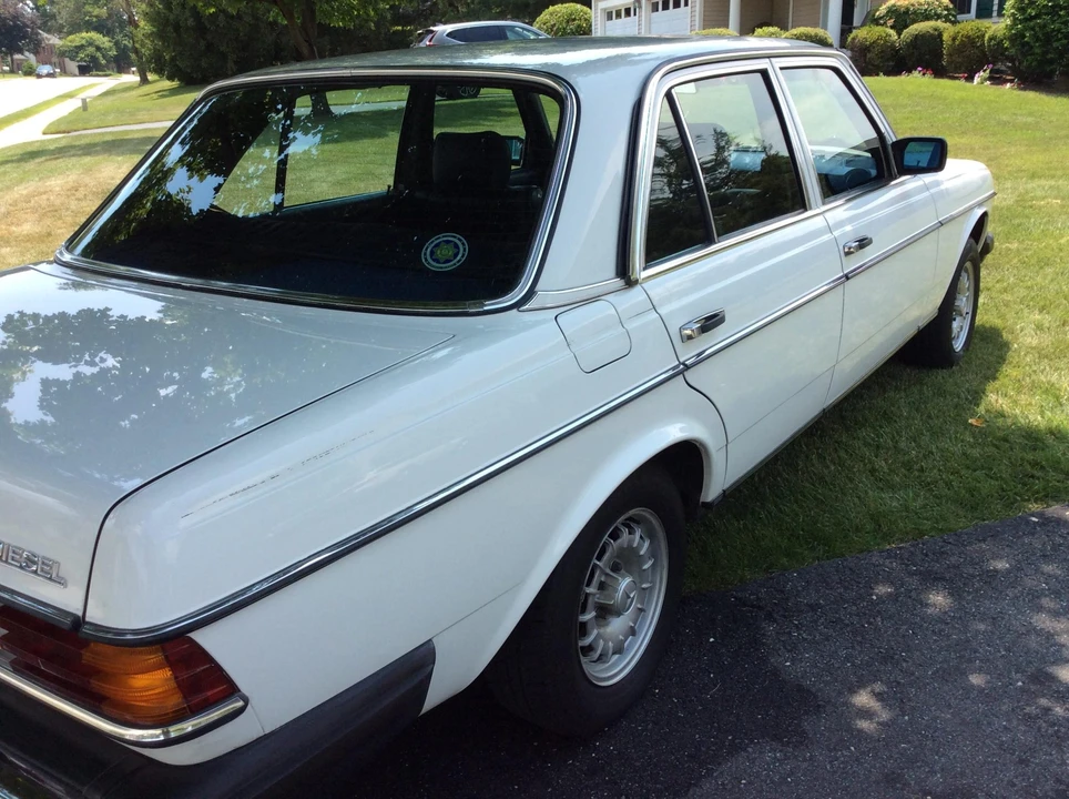 1983 Mercedes-Benz W123 Sedan - Image 14 of 31