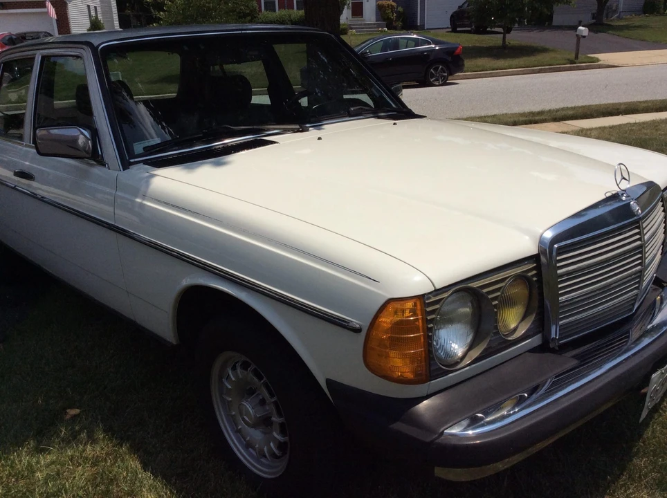 1983 Mercedes-Benz W123 Sedan - Image 16 of 31