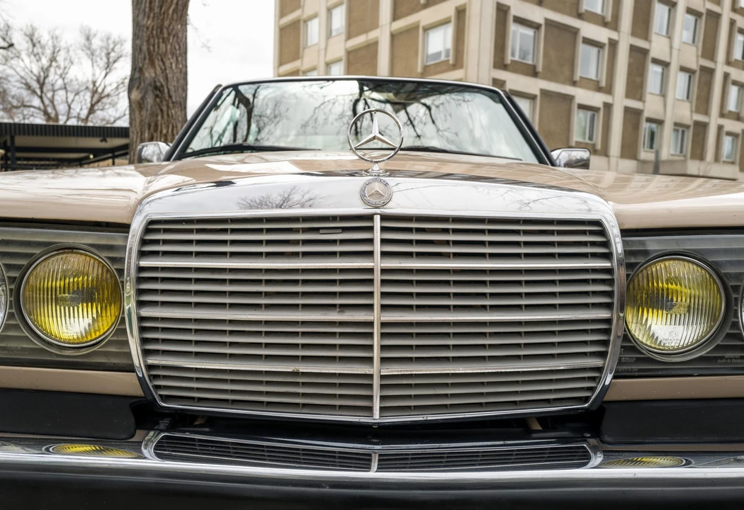 1983 Mercedes-Benz W123 Sedan - Image 30 of 31