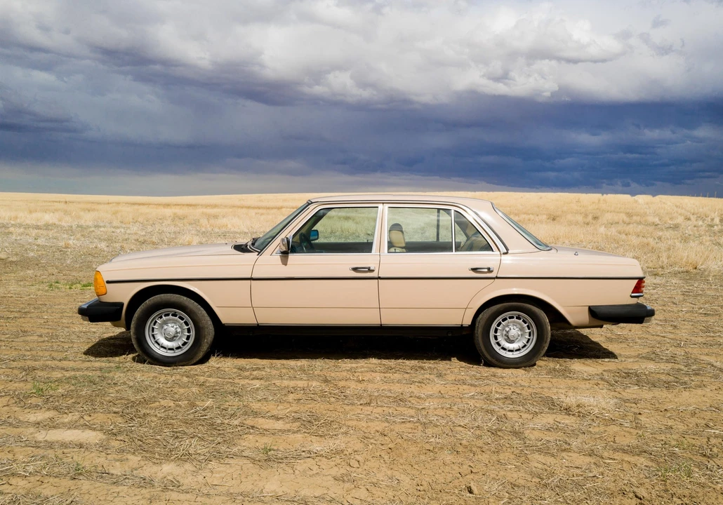 1983 Mercedes-Benz W123 Sedan - Image 17 of 31