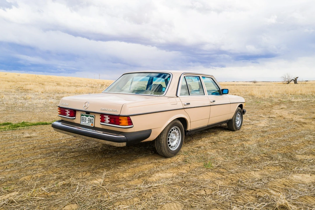 1983 Mercedes-Benz W123 Sedan - Image 10 of 31