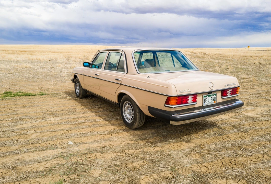 1983 Mercedes-Benz W123 Sedan - Image 14 of 31
