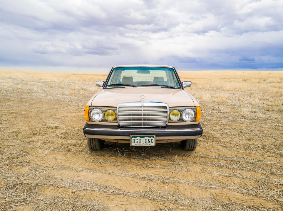 1983 Mercedes-Benz W123 Sedan - Image 4 of 31