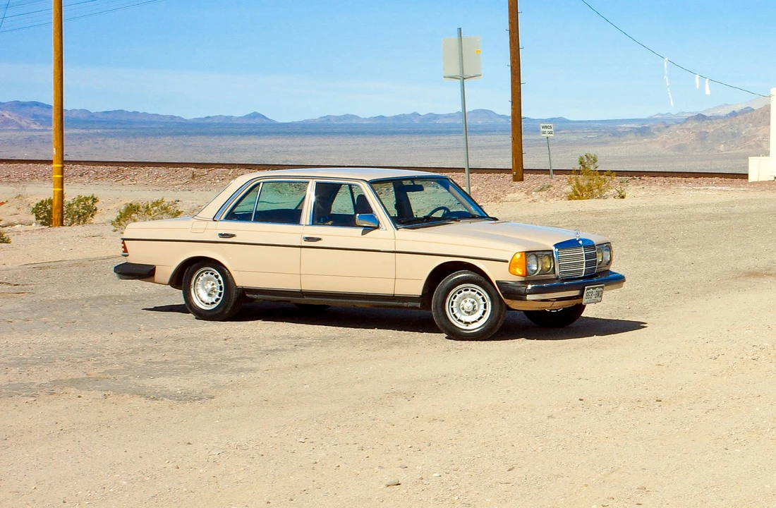1983 Mercedes-Benz W123 Sedan - Image 19 of 31