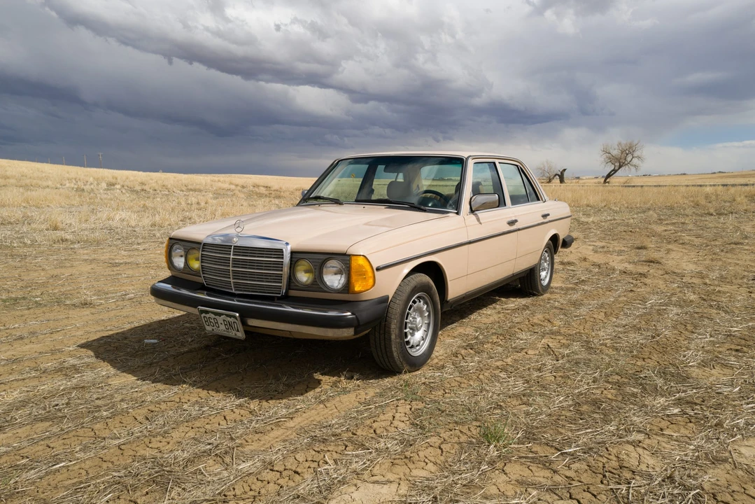1983 Mercedes-Benz W123 Sedan - Image 2 of 31
