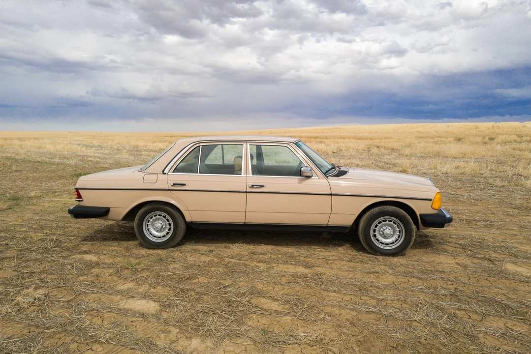 1983 Mercedes-Benz W123 Sedan - Image 9 of 31