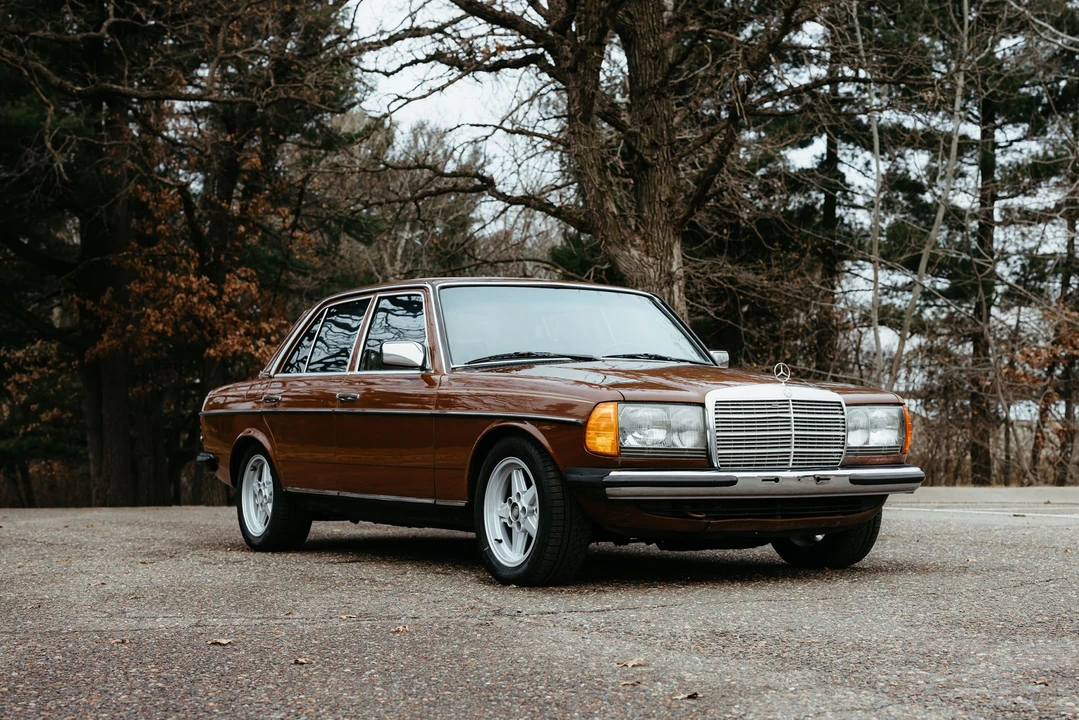 1983 Mercedes-Benz W123 Sedan - Image 9 of 31