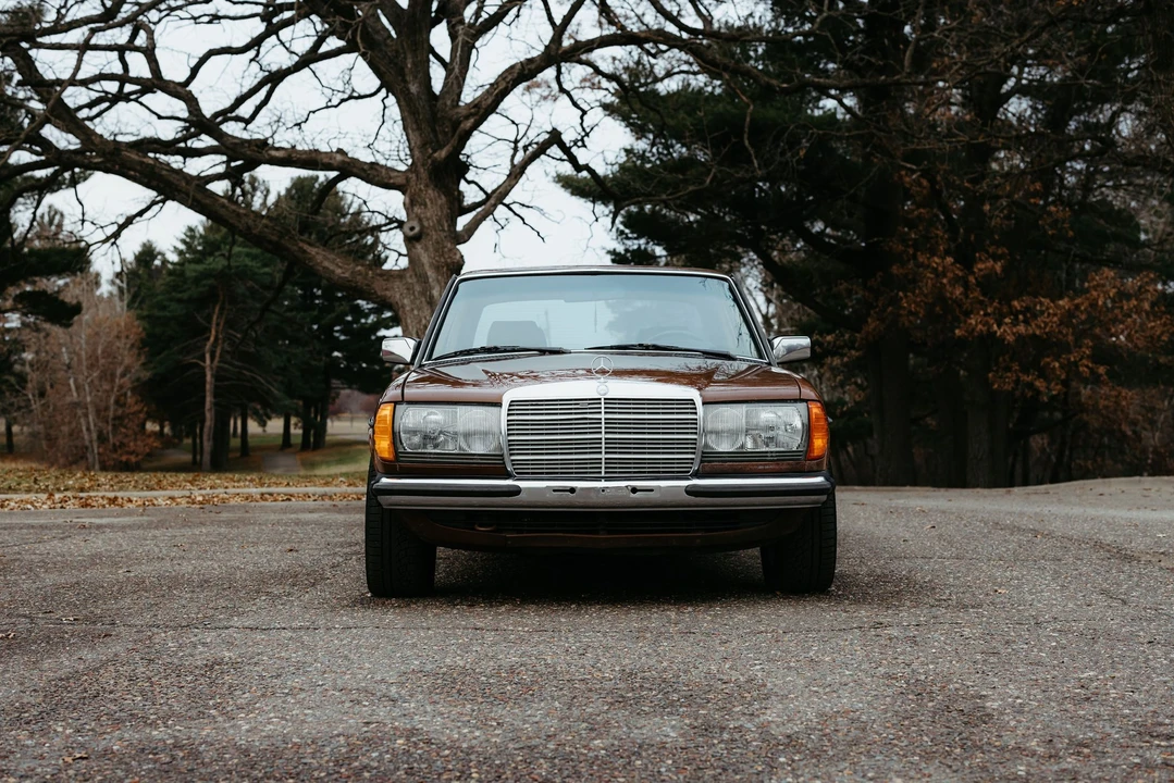 1983 Mercedes-Benz W123 Sedan - Image 10 of 31