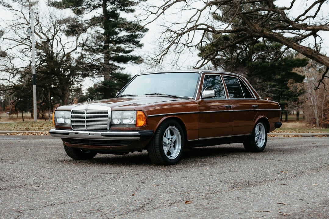 1983 Mercedes-Benz W123 Sedan - Image 2 of 31