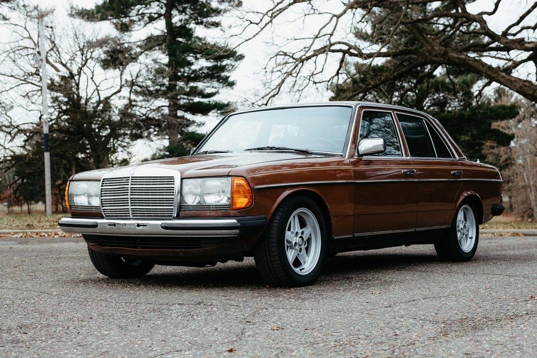1983 Mercedes-Benz W123 Sedan - Image 3 of 31
