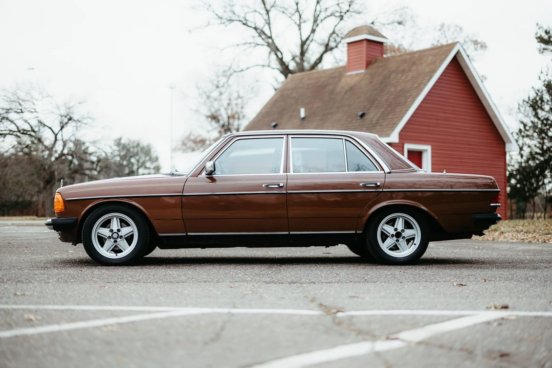 1983 Mercedes-Benz W123 Sedan - Image 5 of 31