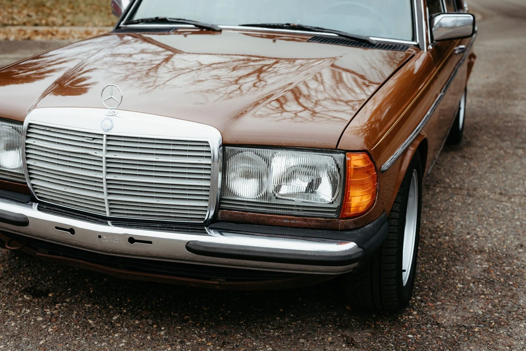 1983 Mercedes-Benz W123 Sedan - Image 12 of 31