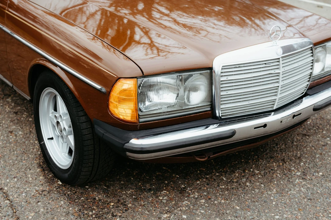 1983 Mercedes-Benz W123 Sedan - Image 11 of 31