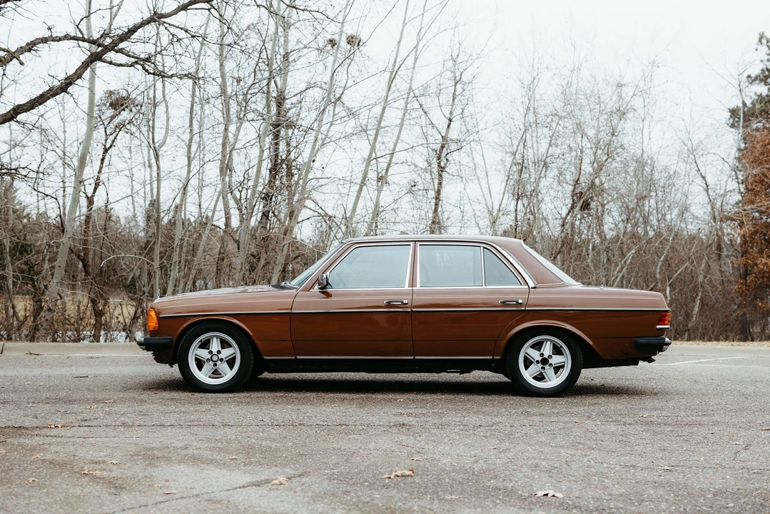 1983 Mercedes-Benz W123 Sedan - Image 4 of 31