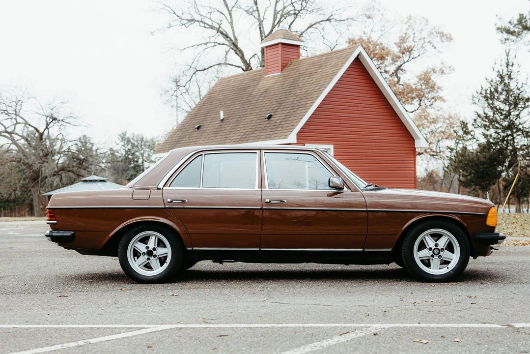 1983 Mercedes-Benz W123 Sedan - Image 8 of 31