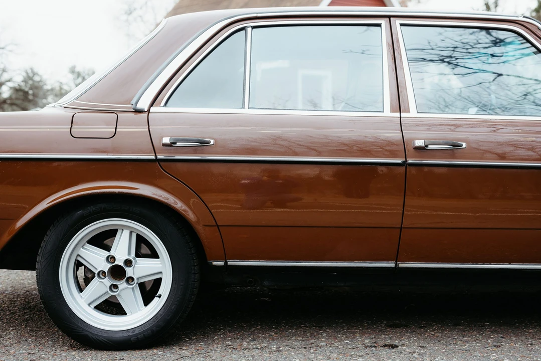 1983 Mercedes-Benz W123 Sedan - Image 19 of 31