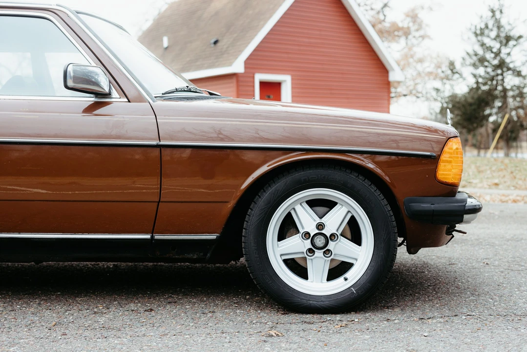 1983 Mercedes-Benz W123 Sedan - Image 21 of 31