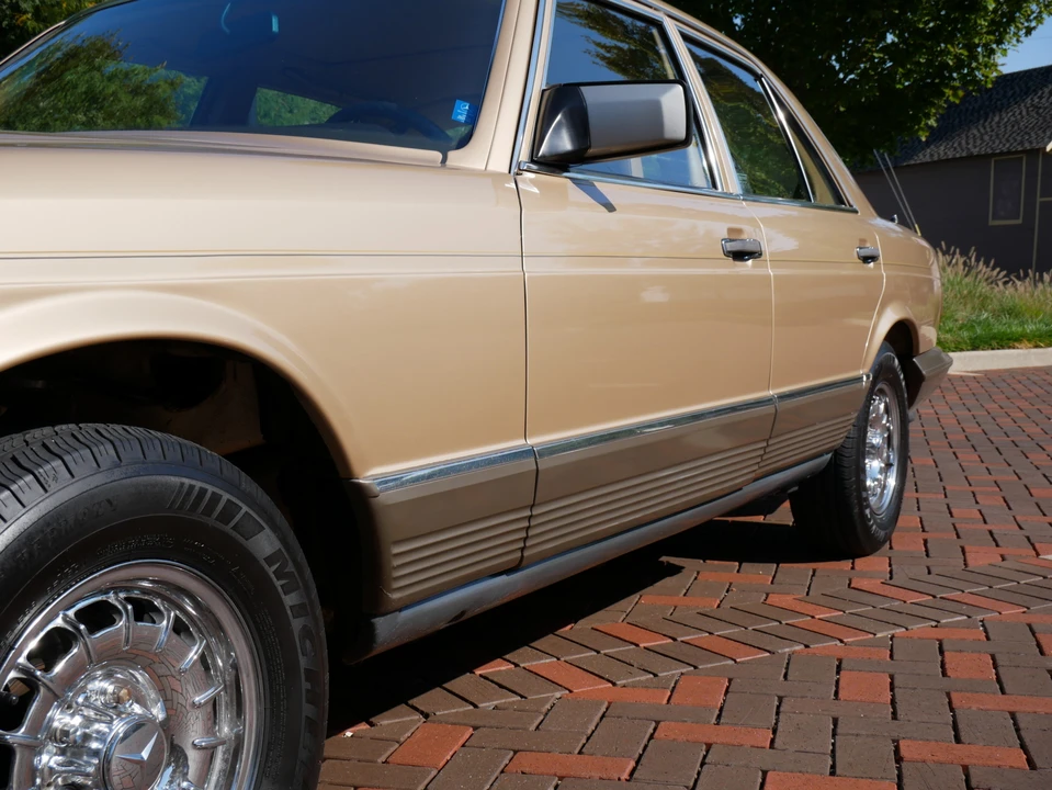 1983 Mercedes-Benz W126 S-Class Sedan - Image 30 of 31