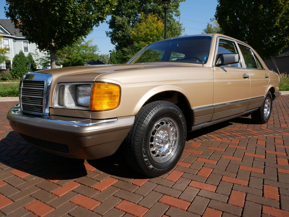 1983 Mercedes-Benz W126 S-Class Sedan - Image 4 of 31