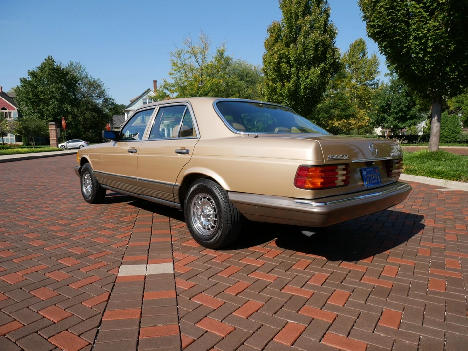 1983 Mercedes-Benz W126 S-Class Sedan - Image 7 of 31