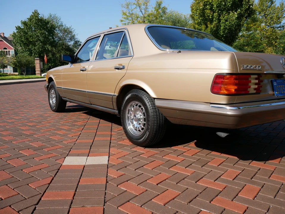 1983 Mercedes-Benz W126 S-Class Sedan - Image 9 of 31
