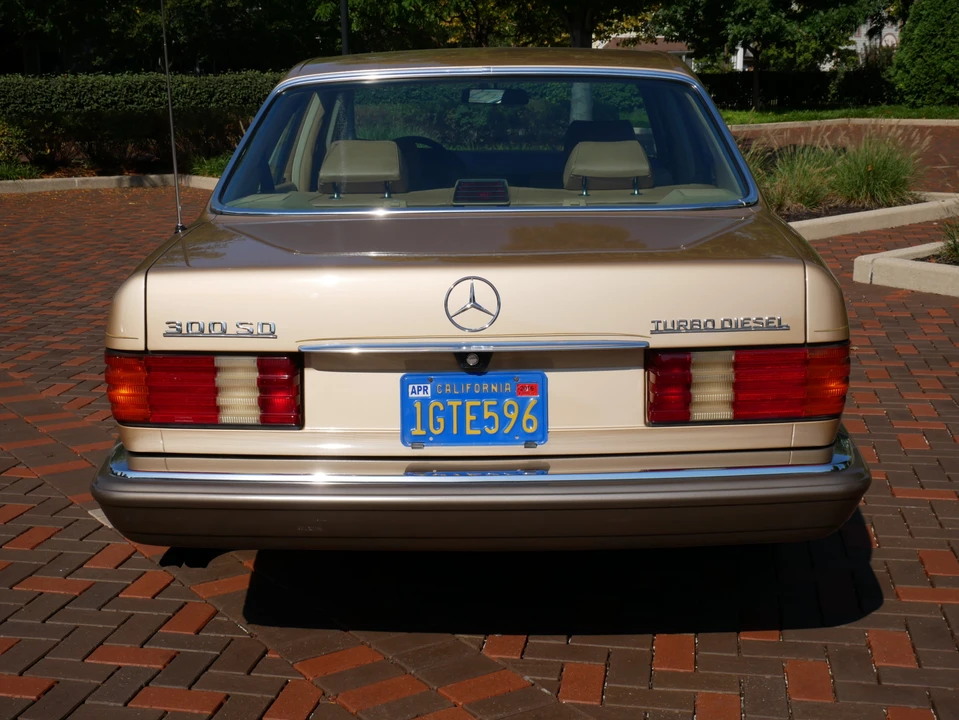 1983 Mercedes-Benz W126 S-Class Sedan - Image 10 of 31