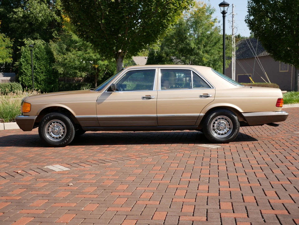 1983 Mercedes-Benz W126 S-Class Sedan - Image 6 of 31