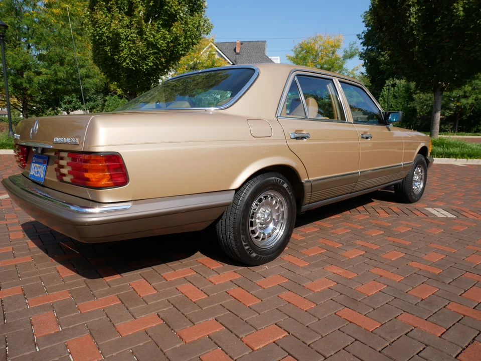 1983 Mercedes-Benz W126 S-Class Sedan - Image 11 of 31