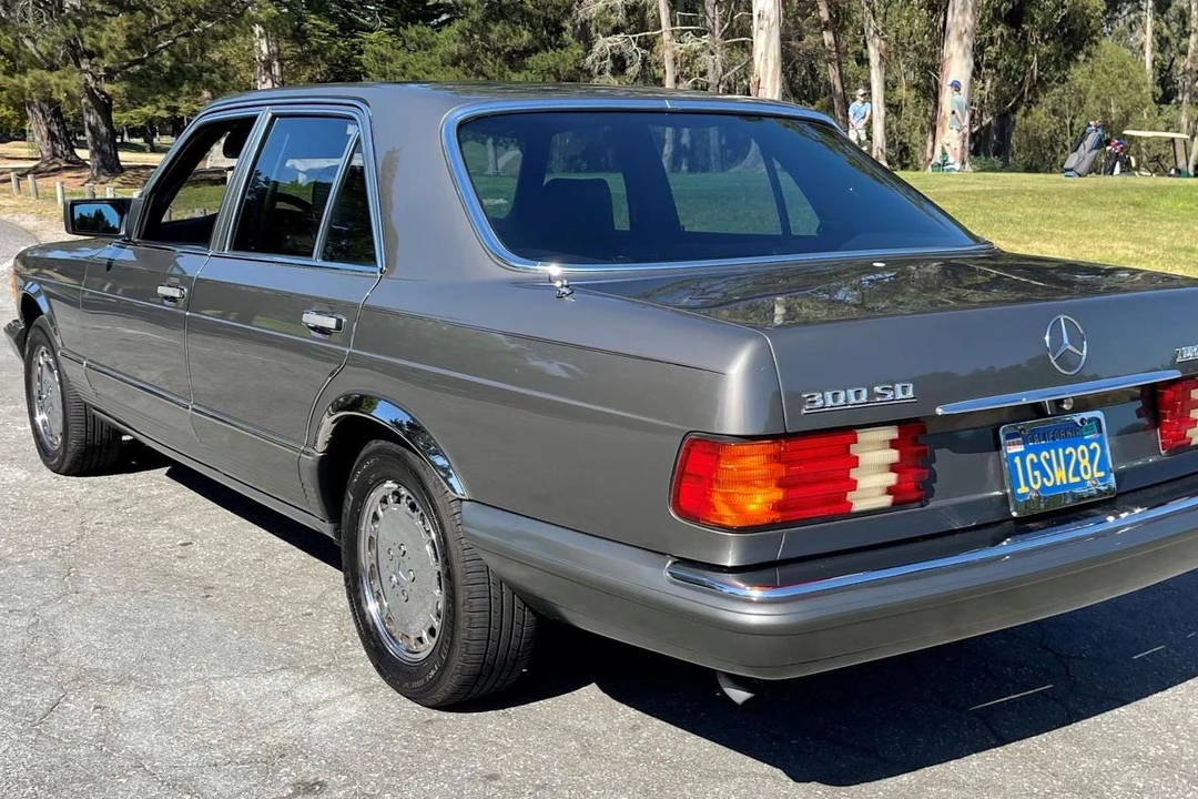 1983 Mercedes-Benz W126 S-Class Sedan - Image 3 of 31