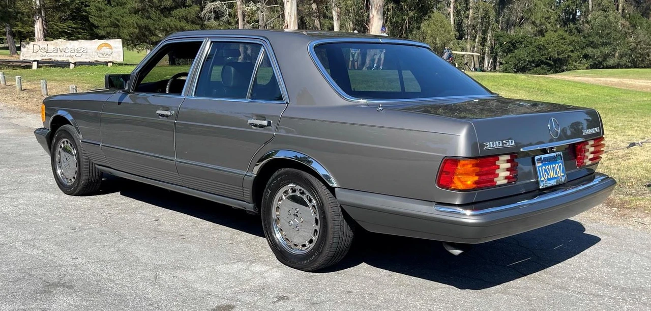 1983 Mercedes-Benz W126 S-Class Sedan - Image 11 of 31
