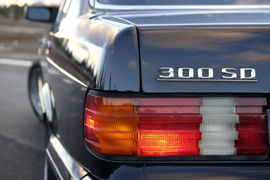 1983 Mercedes-Benz W126 S-Class Sedan - Image 30 of 31