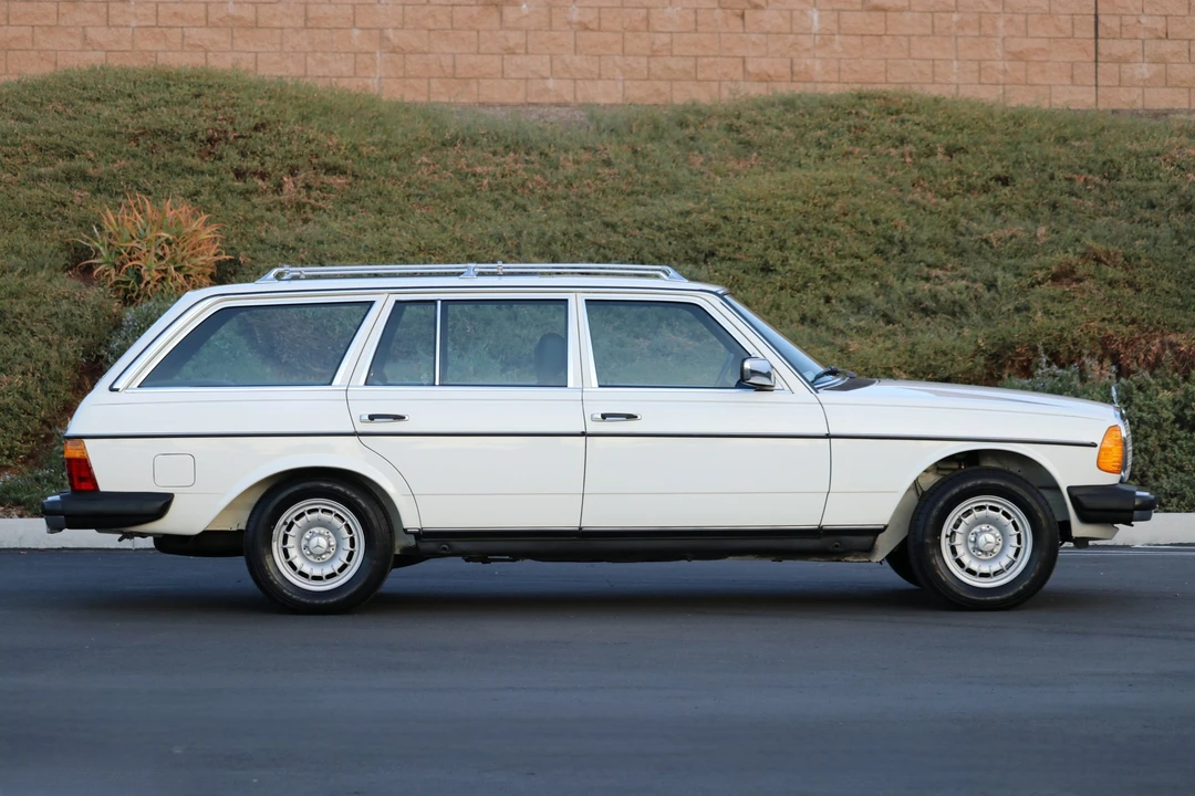 1983 Mercedes-Benz W123 Wagon (S123) - Image 11 of 31