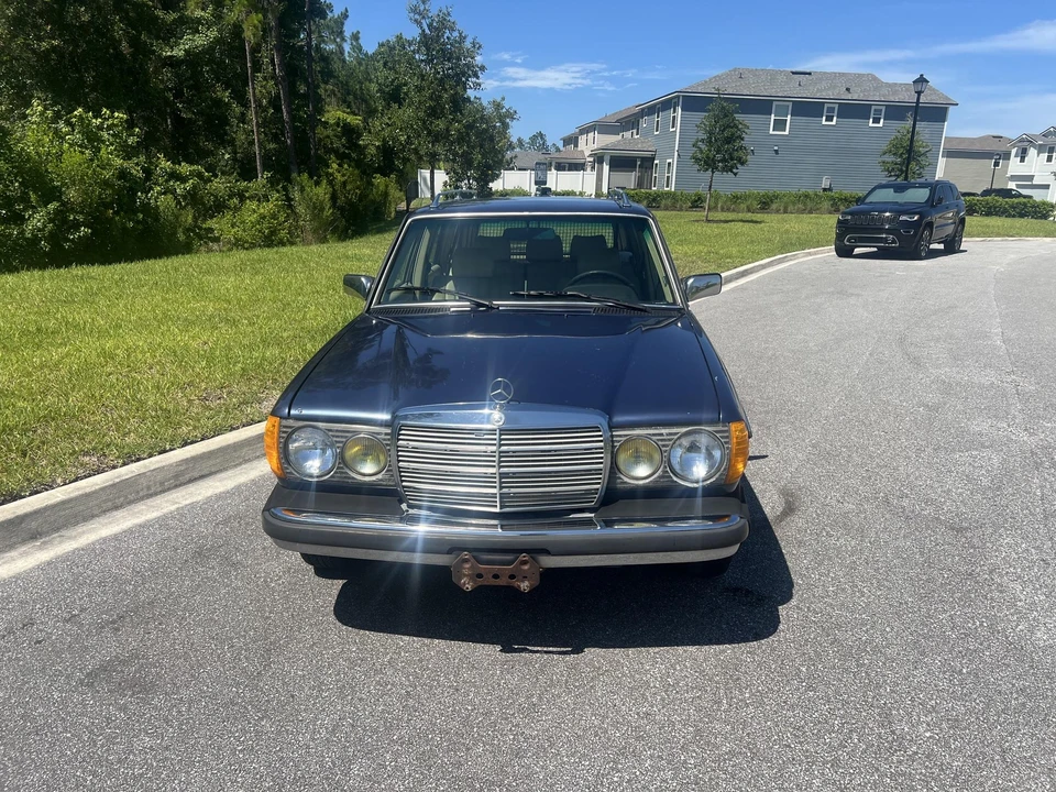 1983 Mercedes-Benz W123 Wagon (S123) - Image 2 of 31
