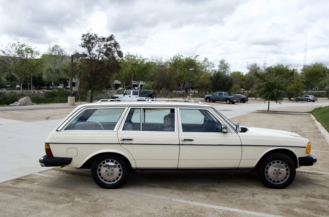 1983 Mercedes-Benz W123 Wagon (S123) - Image 4 of 31