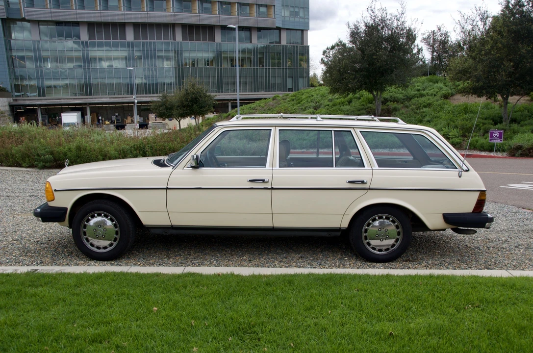 1983 Mercedes-Benz W123 Wagon (S123) - Image 15 of 31