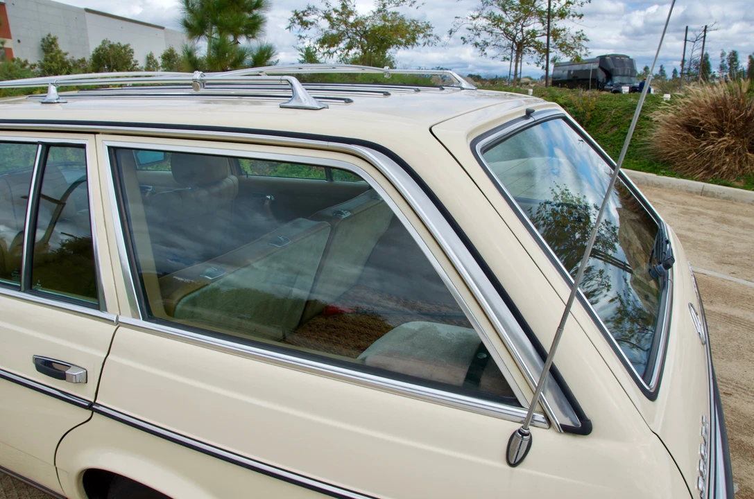 1983 Mercedes-Benz W123 Wagon (S123) - Image 28 of 31
