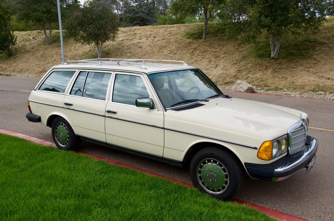 1983 Mercedes-Benz W123 Wagon (S123) - Image 2 of 31