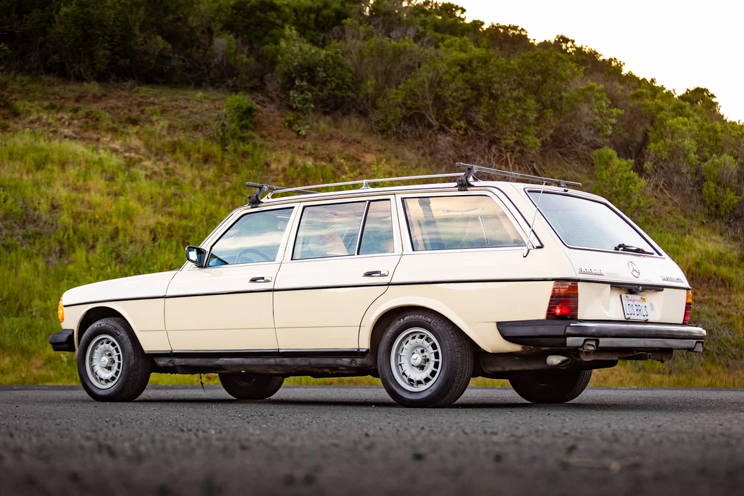 1983 Mercedes-Benz E-Class - Image 16 of 31