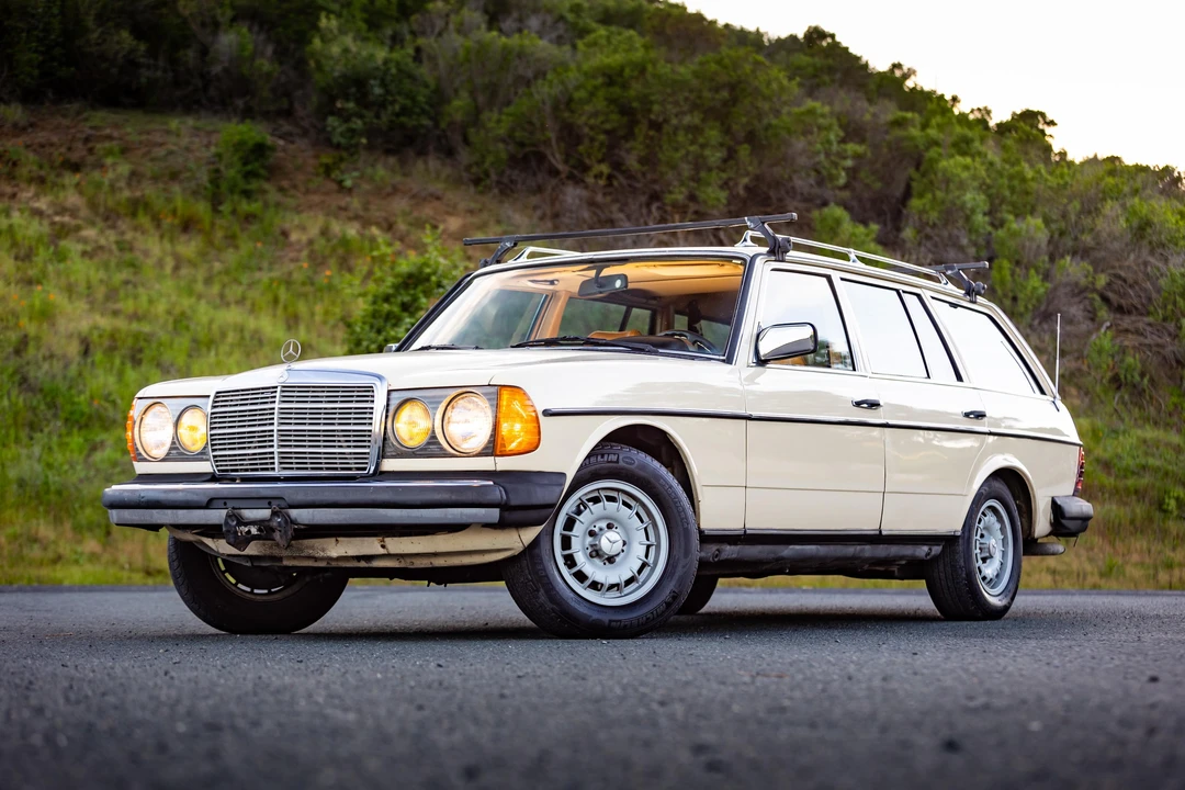 1983 Mercedes-Benz E-Class - Image 10 of 31