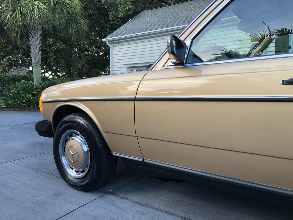 1983 Mercedes-Benz E-Class - Image 16 of 31