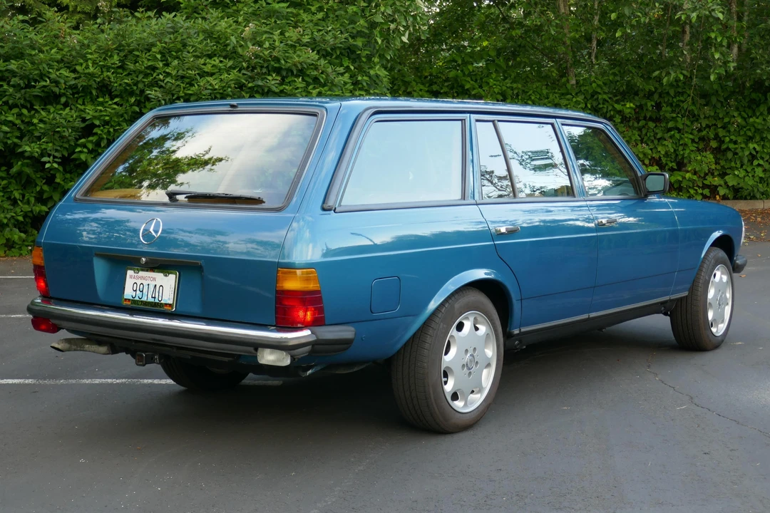 1983 Mercedes-Benz E-Class - Image 4 of 8