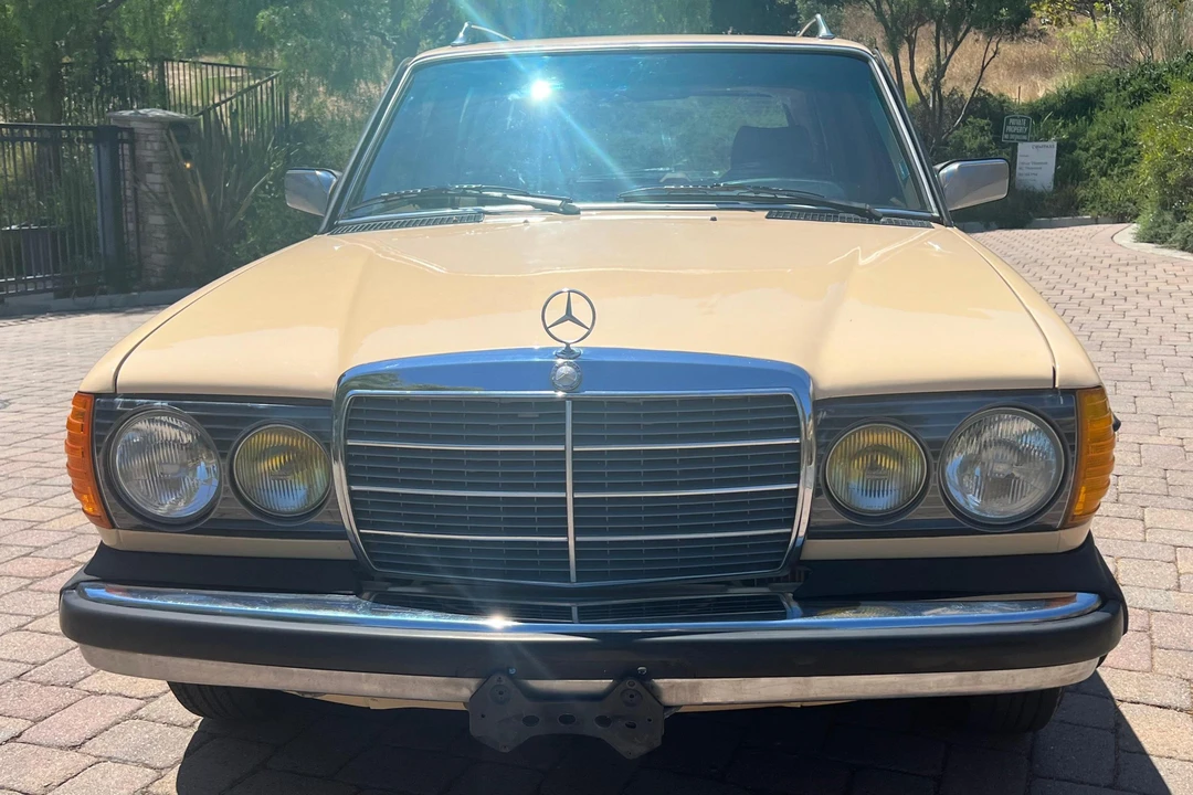 1983 Mercedes-Benz E-Class - Image 2 of 31